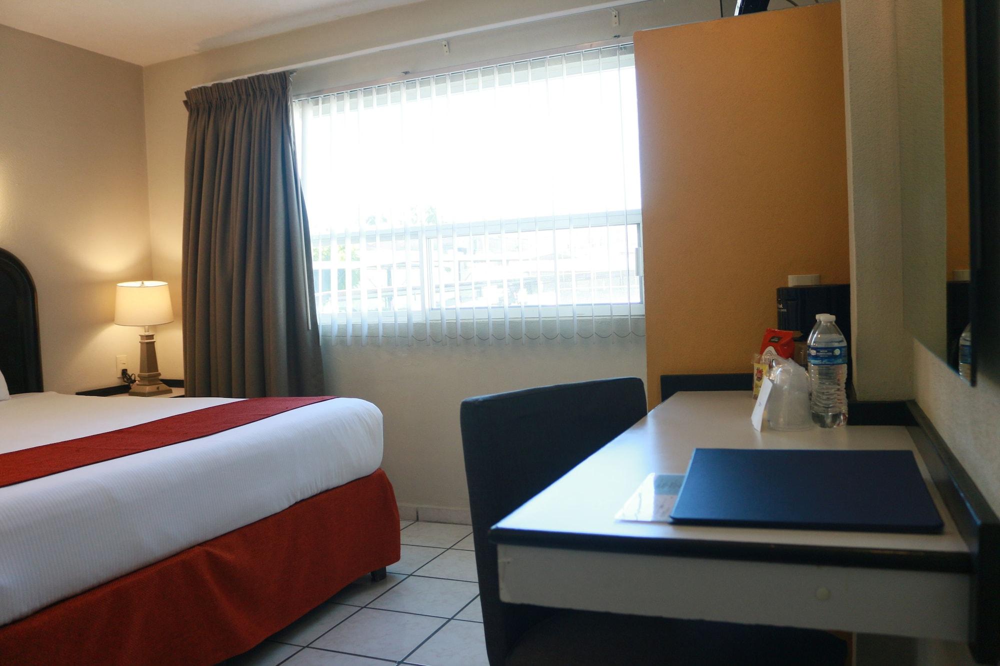 Howard Johnson By Wyndham Guanajuato Leon Avenida Extérieur photo