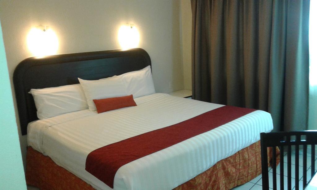 Howard Johnson By Wyndham Guanajuato Leon Avenida Chambre photo