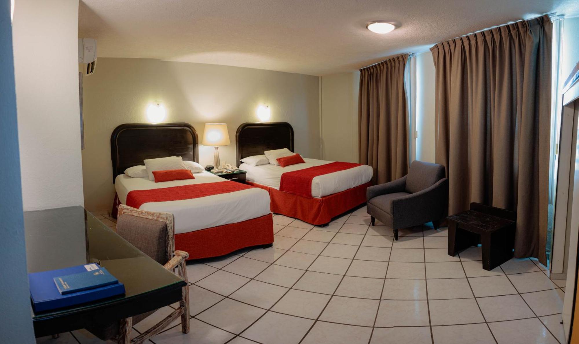 Howard Johnson By Wyndham Guanajuato Leon Avenida Extérieur photo