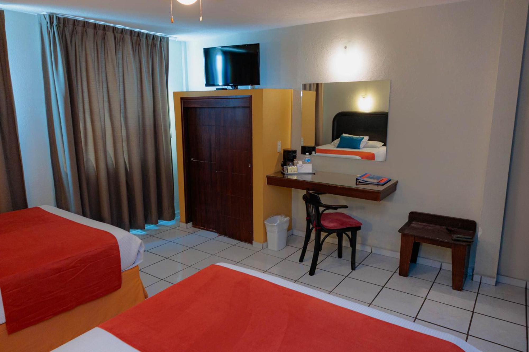 Howard Johnson By Wyndham Guanajuato Leon Avenida Extérieur photo