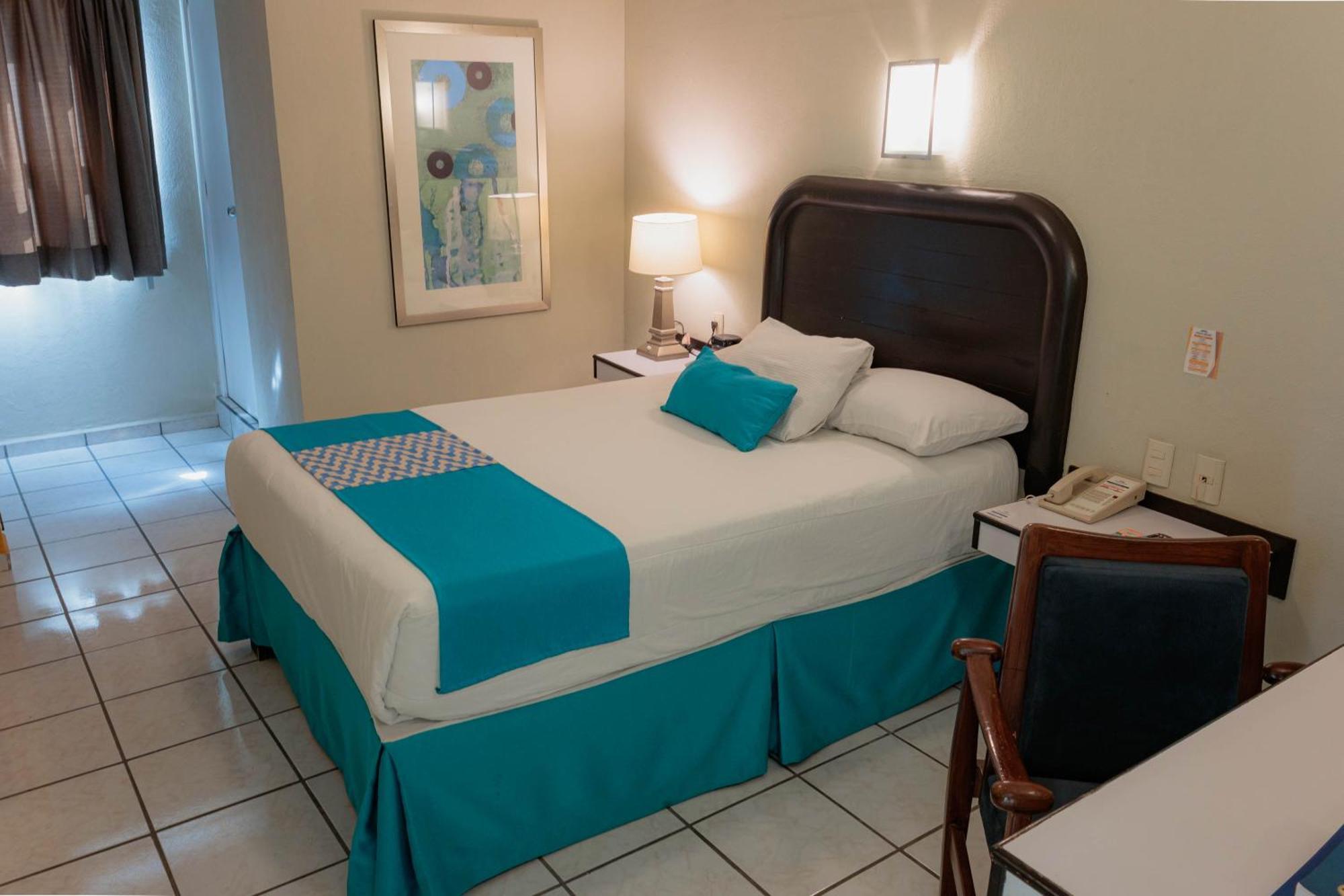 Howard Johnson By Wyndham Guanajuato Leon Avenida Extérieur photo