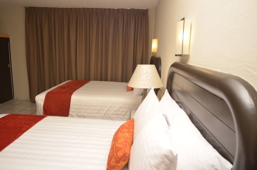 Howard Johnson By Wyndham Guanajuato Leon Avenida Extérieur photo